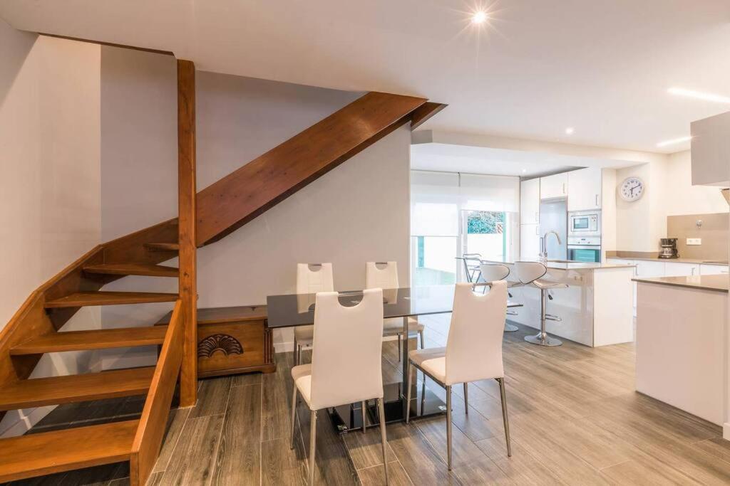 Chalet En La Cuidad- Con Jardin Y Barbacoa Gijón Kültér fotó
